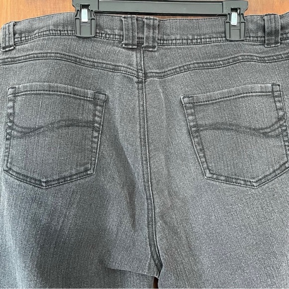 Charter Club Women’s Black High Waist Denim Curvy Slim Jeans Pants Size 16 Short - Picture 5 of 9